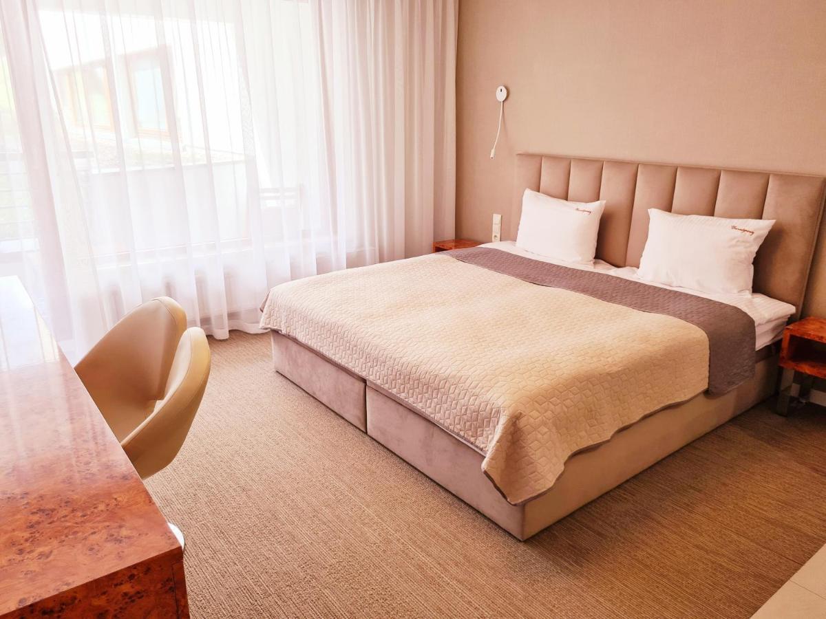 Apartament Royal Tulip โควอบเซก ภายนอก รูปภาพ
